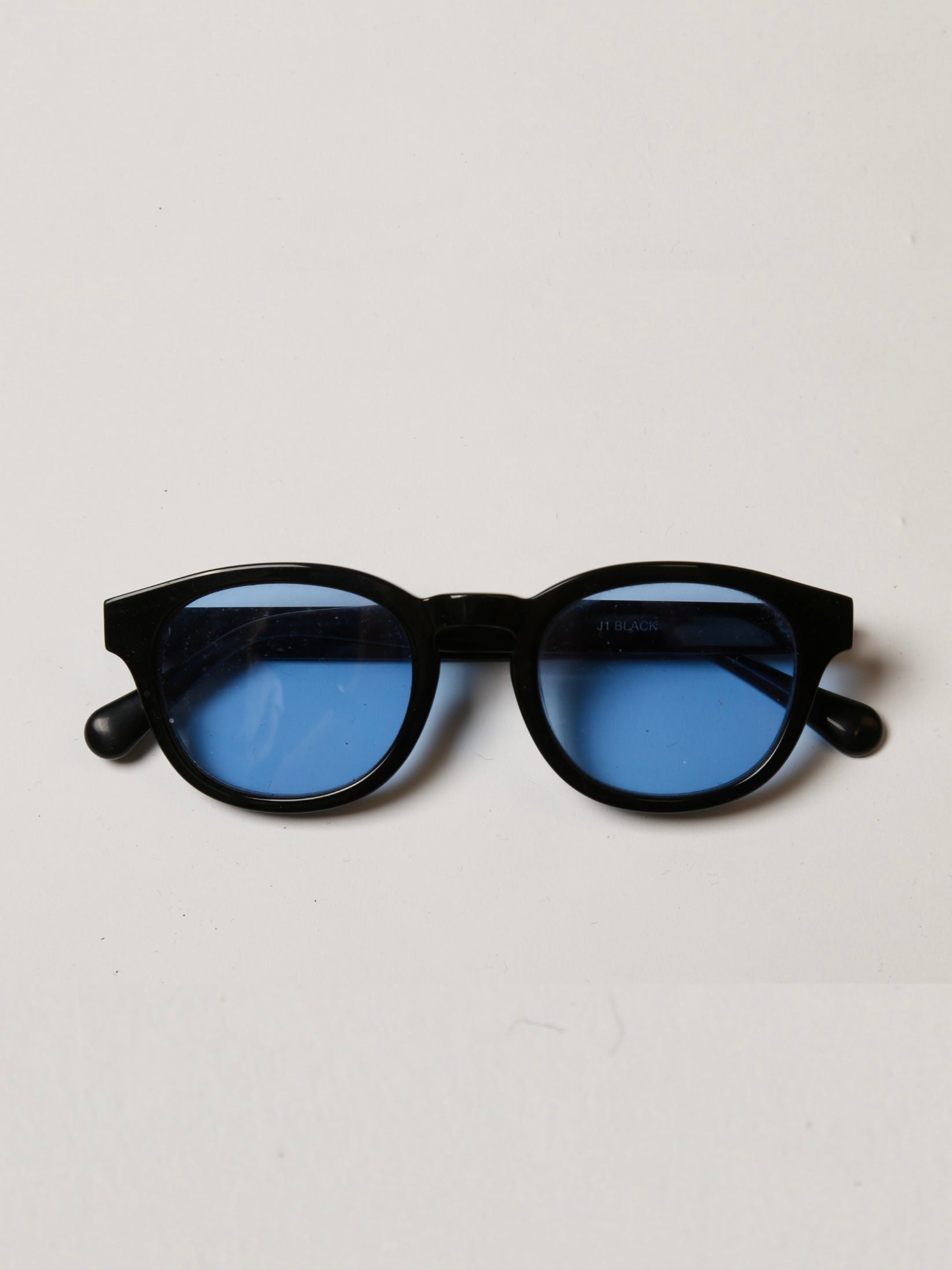 J1 BLACK