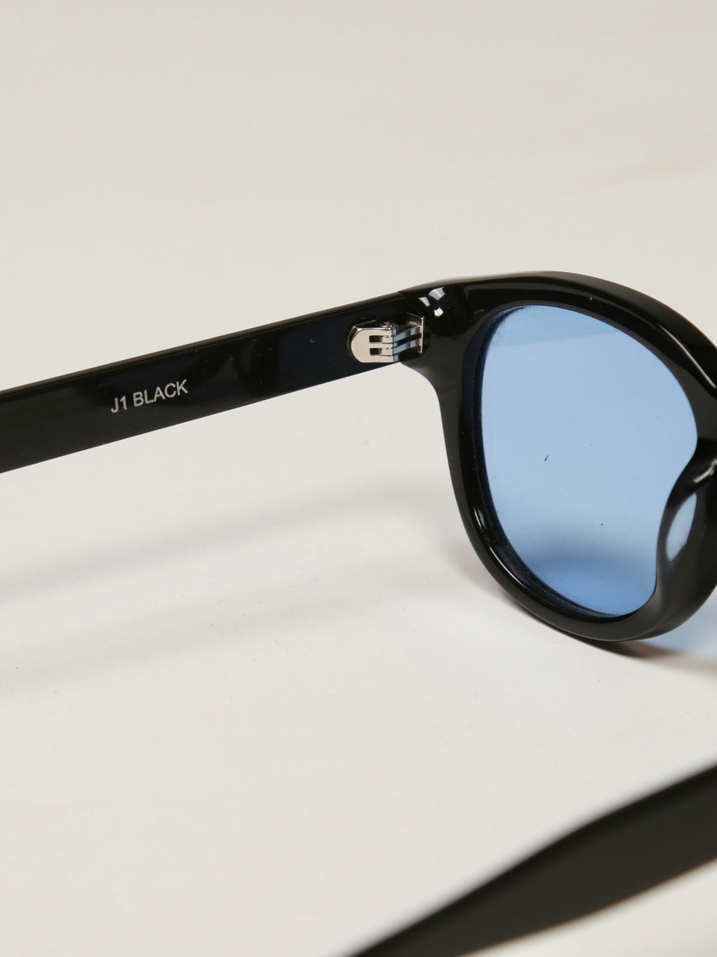 J1 BLACK